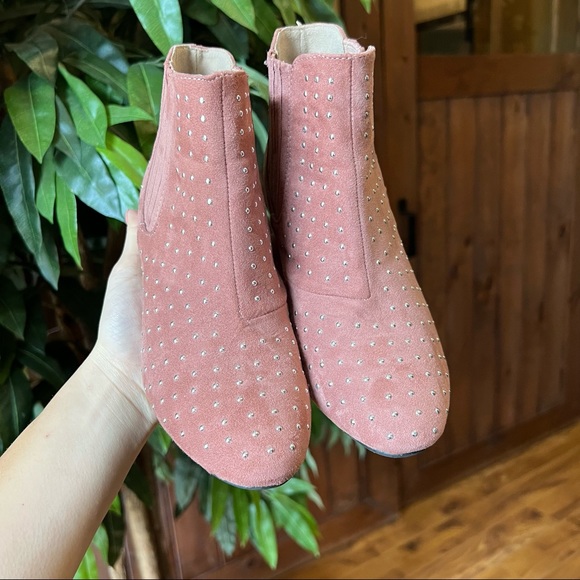 Blush Pink Silver Round Studded Suede Block Heel Ankle Boots Booties - Picture 2 of 3